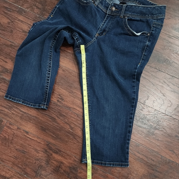 LANE BRYANT CROPED JEANS 👖 - Picture 5 of 7